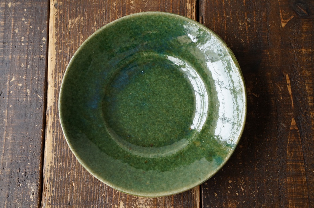 緑釉リム皿（及川静香）