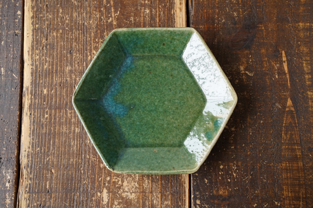 緑釉六角皿（Ｍ）（及川静香）
