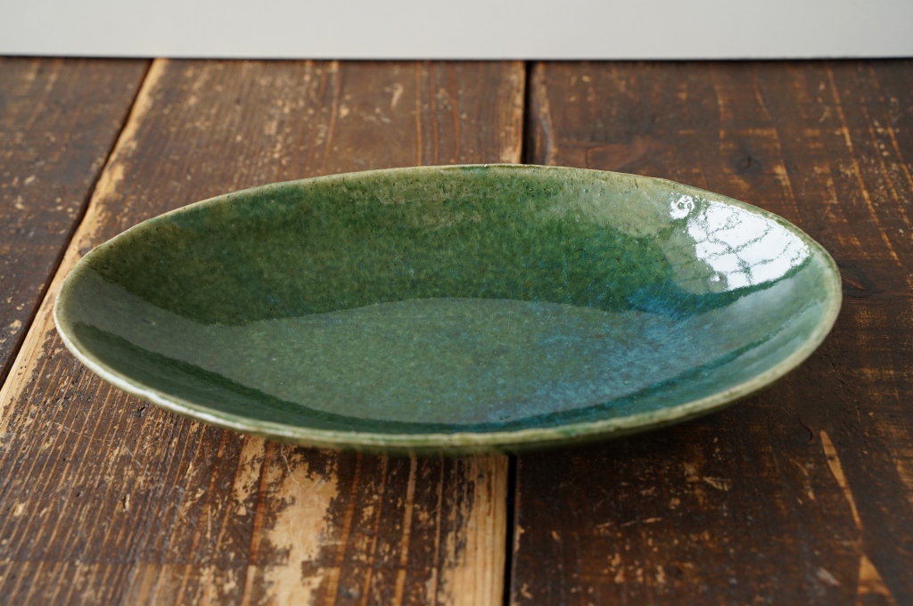 緑釉舟型鉢（及川静香）
